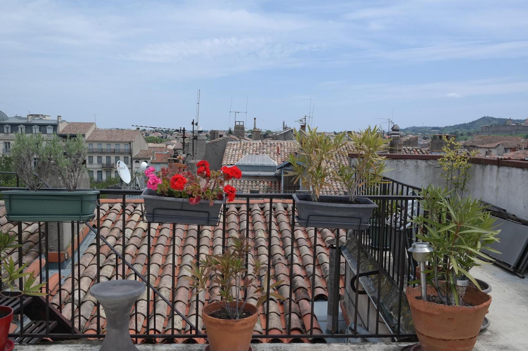 Penthouse Apartment Overlooking Place Carnot Carcassonne Bagian luar foto