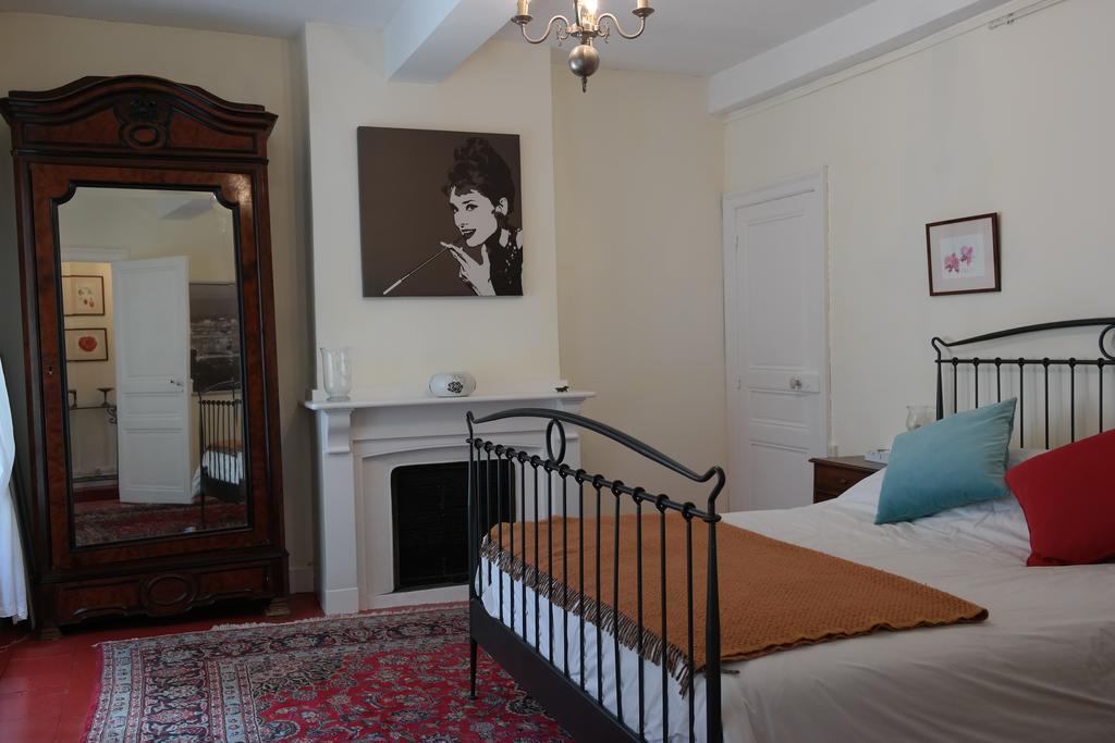 Penthouse Apartment Overlooking Place Carnot Carcassonne Bagian luar foto